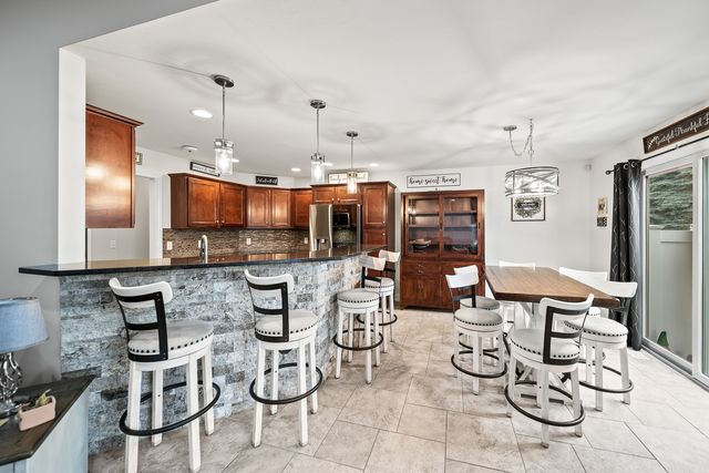 520 Pinehurst Drive, Eldridge, IA 52748