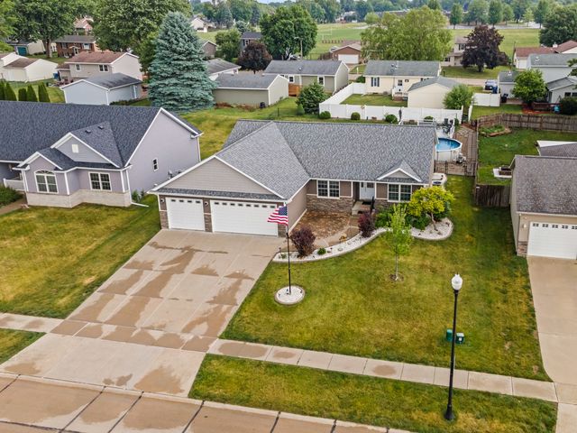 520 Pinehurst Drive, Eldridge, IA 52748