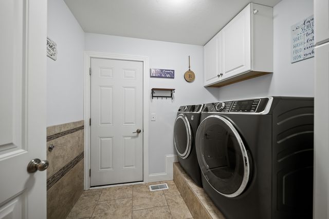 520 Pinehurst Drive, Eldridge, IA 52748