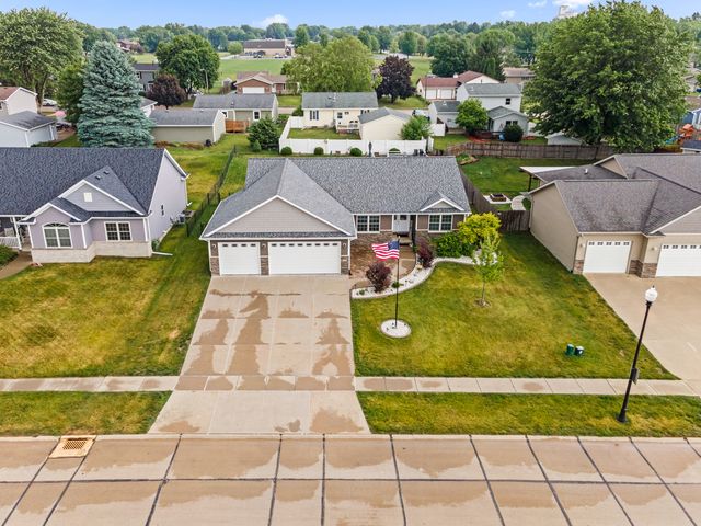 520 Pinehurst Drive, Eldridge, IA 52748