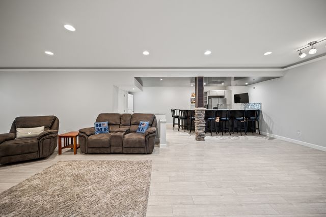 520 Pinehurst Drive, Eldridge, IA 52748
