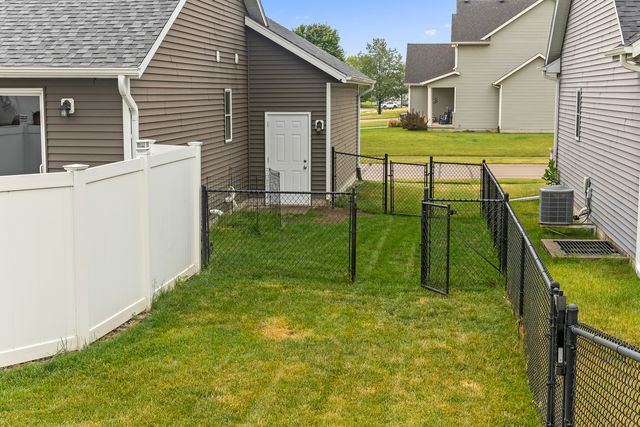 520 Pinehurst Drive, Eldridge, IA 52748