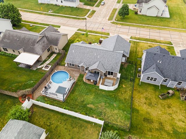 520 Pinehurst Drive, Eldridge, IA 52748