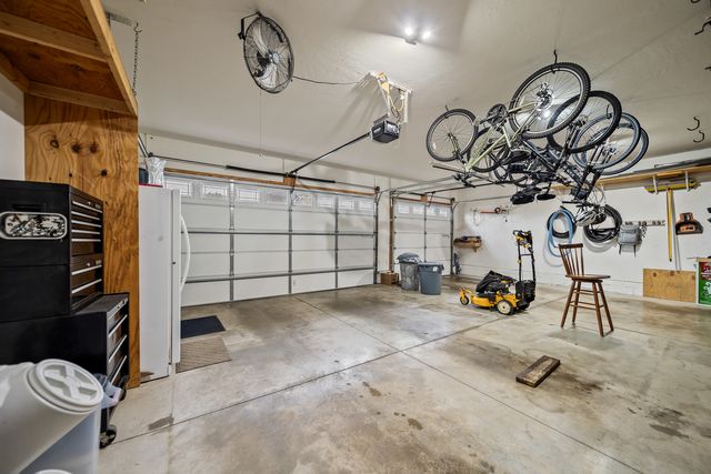 520 Pinehurst Drive, Eldridge, IA 52748