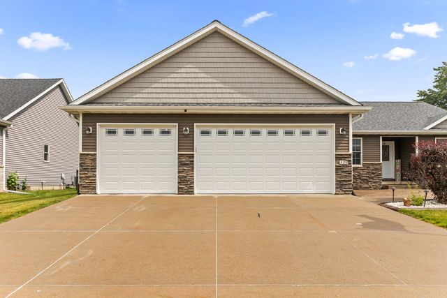 520 Pinehurst Drive, Eldridge, IA 52748