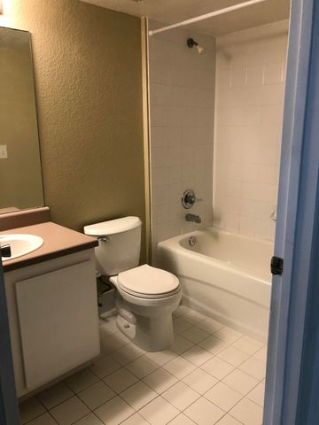 181 SW Palm Dr Apt 203, Port St Lucie, FL 34986