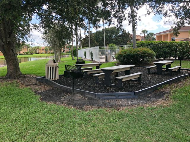 181 SW Palm Dr Apt 203, Port St Lucie, FL 34986