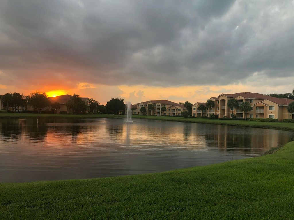 181 SW Palm Dr Apt 203, Port St Lucie, FL 34986