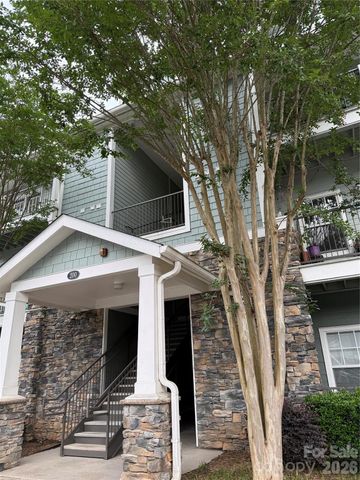 200 Vista Lake Drive 301, Candler, NC 28715