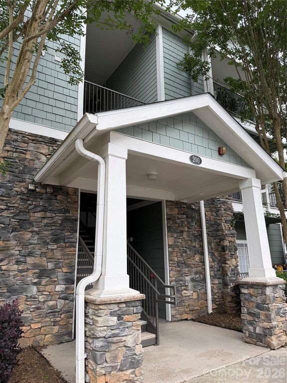 200 Vista Lake Drive 301, Candler, NC 28715