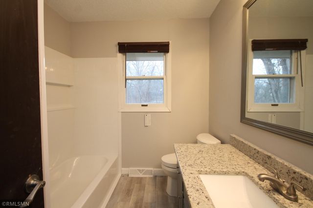 5352 W Hidden Valley Drive, Savage, MN 55378