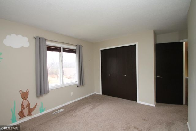 5352 W Hidden Valley Drive, Savage, MN 55378