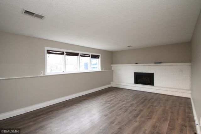 5352 W Hidden Valley Drive, Savage, MN 55378