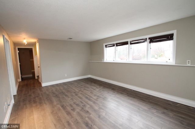 5352 W Hidden Valley Drive, Savage, MN 55378