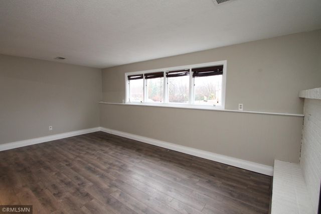 5352 W Hidden Valley Drive, Savage, MN 55378