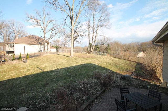 5352 W Hidden Valley Drive, Savage, MN 55378