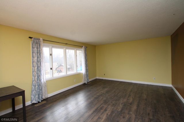 5352 W Hidden Valley Drive, Savage, MN 55378