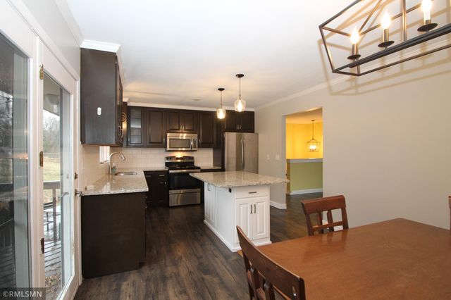 5352 W Hidden Valley Drive, Savage, MN 55378