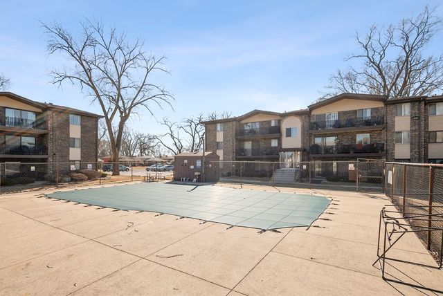 5003 W 135th Street 1, Crestwood, IL 60418