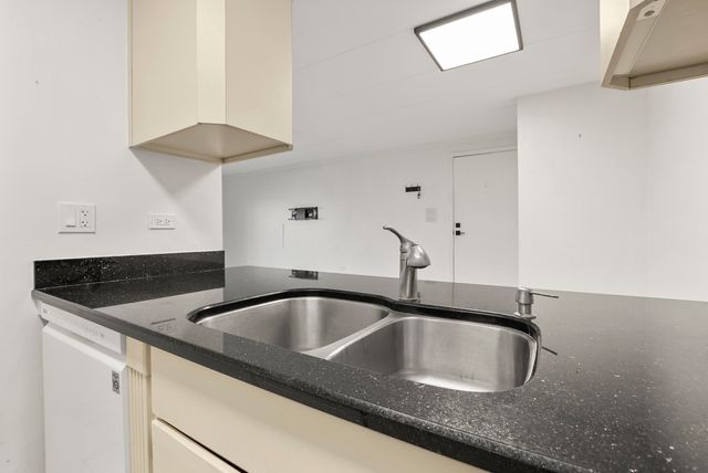 5003 W 135th Street 1, Crestwood, IL 60418