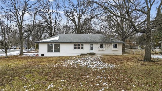 1220 N Leeview Circle, Olathe, KS 66061