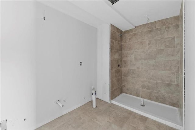 1220 N Leeview Circle, Olathe, KS 66061