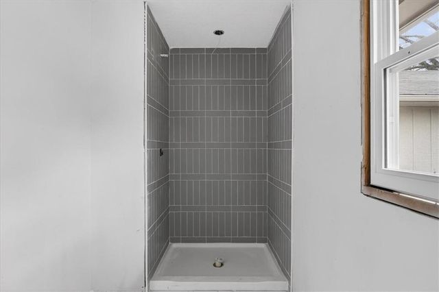 1220 N Leeview Circle, Olathe, KS 66061