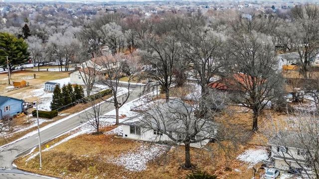 1220 N Leeview Circle, Olathe, KS 66061