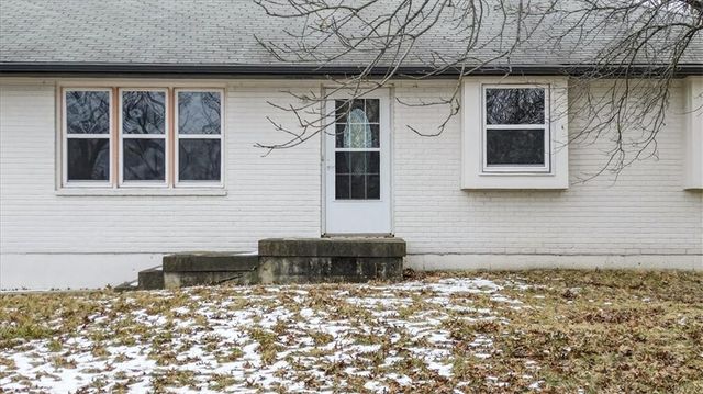 1220 N Leeview Circle, Olathe, KS 66061