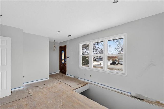 1220 N Leeview Circle, Olathe, KS 66061