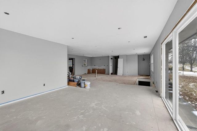 1220 N Leeview Circle, Olathe, KS 66061