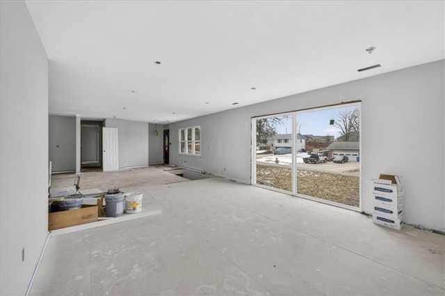 1220 N Leeview Circle, Olathe, KS 66061