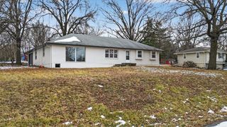 1220 N Leeview Circle, Olathe, KS 66061