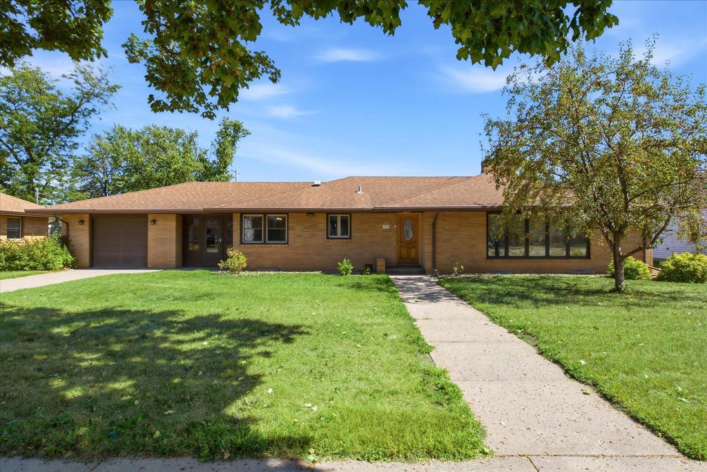 119 S Walnut Street, Belle Plaine, MN 56011 — exterior