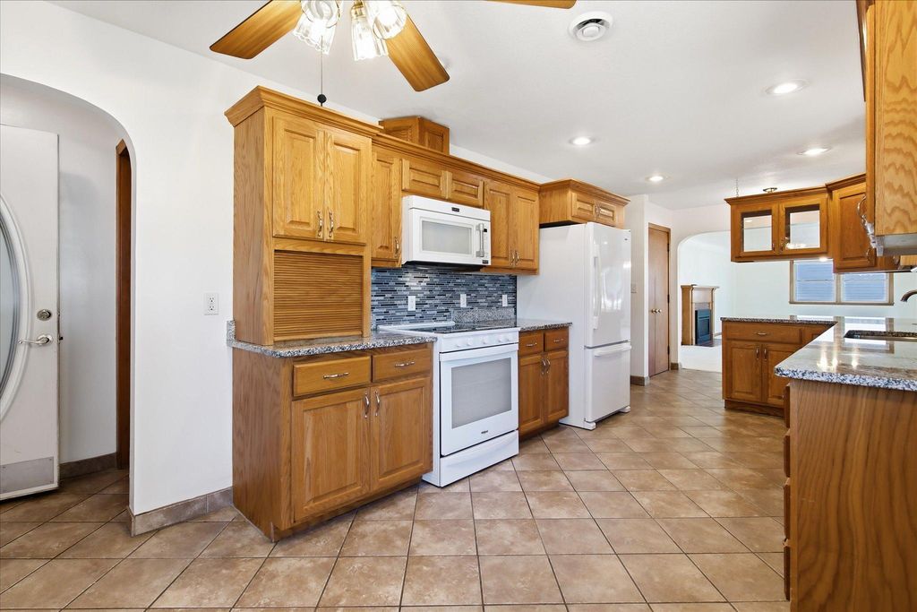 119 S Walnut Street, Belle Plaine, MN 56011 — photo 4