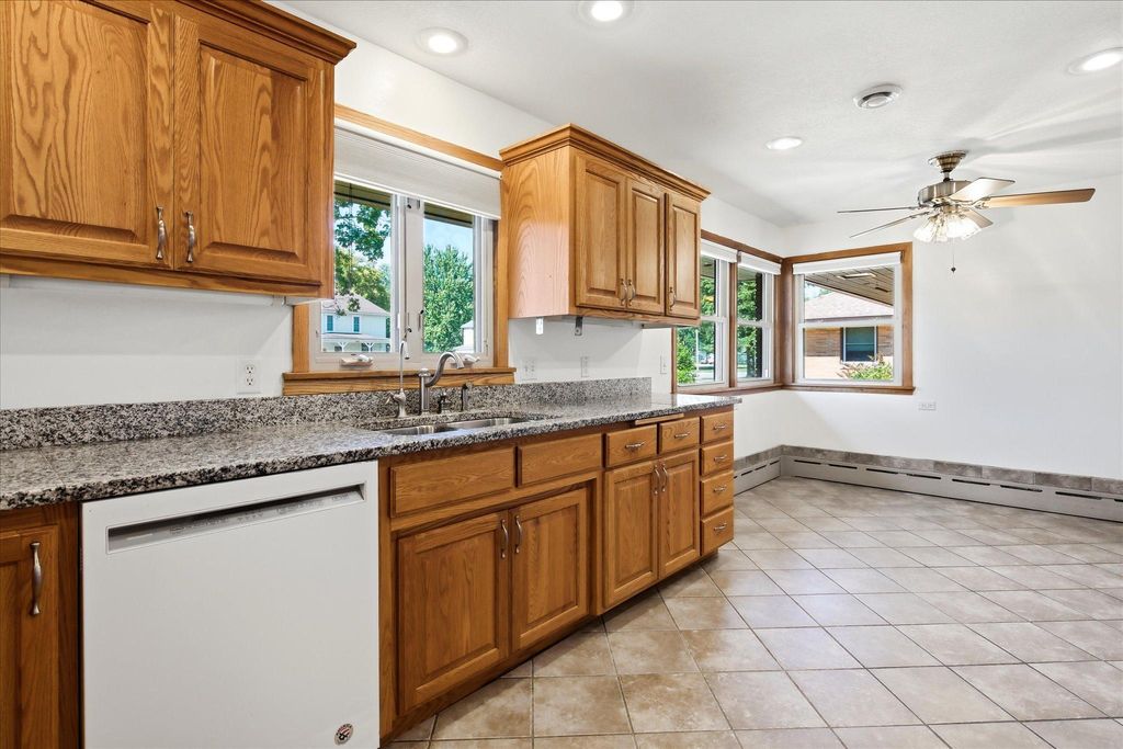 119 S Walnut Street, Belle Plaine, MN 56011 — photo 5