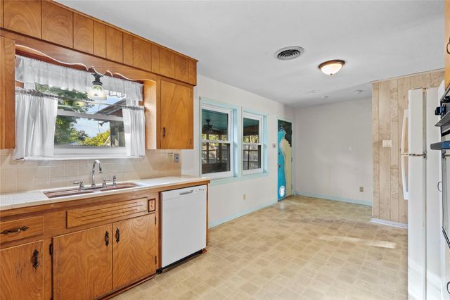 1513 21st Street N, Texas City, TX 77590