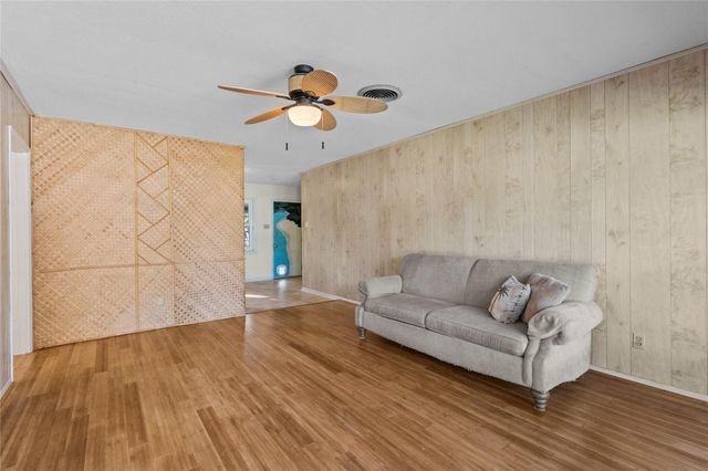 1513 21st Street N, Texas City, TX 77590