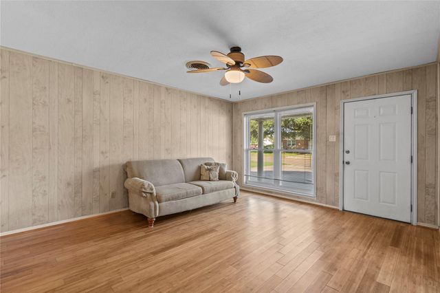 1513 21st Street N, Texas City, TX 77590