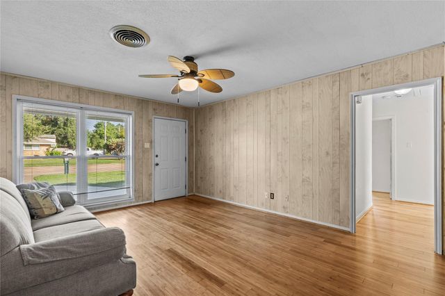 1513 21st Street N, Texas City, TX 77590