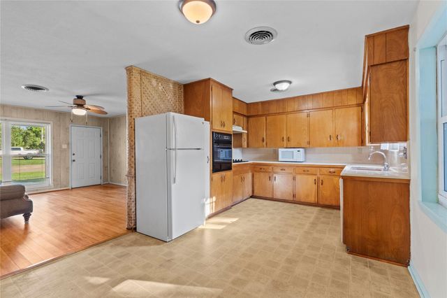 1513 21st Street N, Texas City, TX 77590