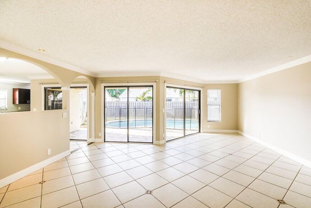 11235 NW 43rd Place, Coral Springs, FL 33065