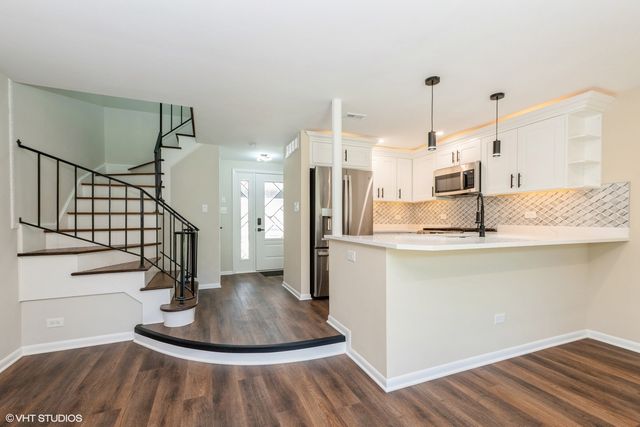 19 Cour Saint Tropez Court 19, Palos Hills, IL 60465