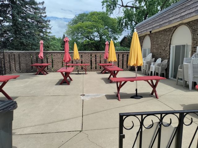 19 Cour Saint Tropez Court 19, Palos Hills, IL 60465