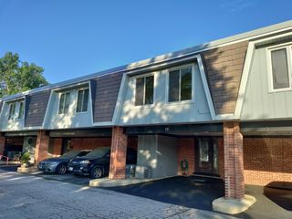 19 Cour Saint Tropez Court 19, Palos Hills, IL 60465