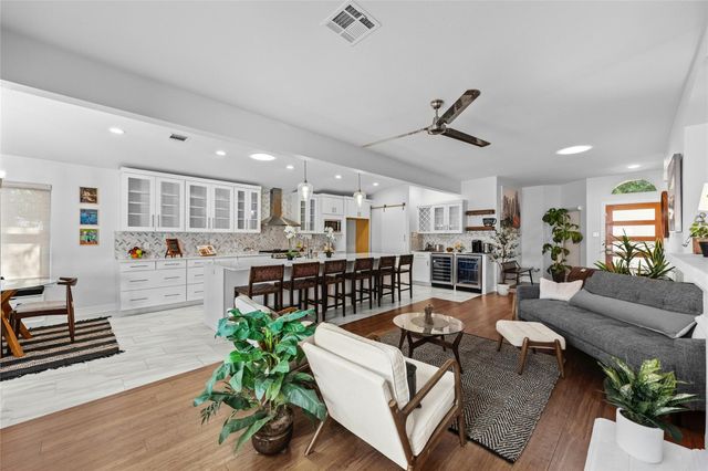9205 Walsall CV, Austin, TX 78749