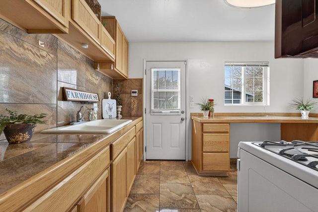 105 Yosemite St, Roseville, CA 95678