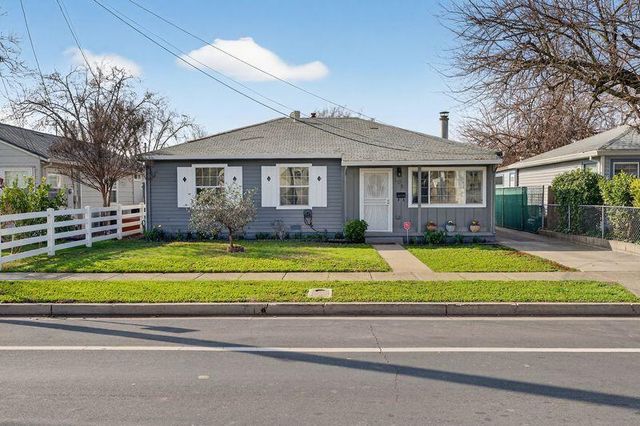 105 Yosemite St, Roseville, CA 95678