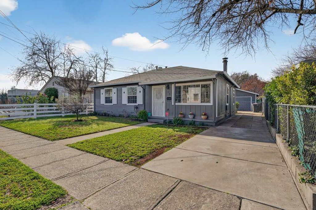 105 Yosemite St, Roseville, CA 95678
