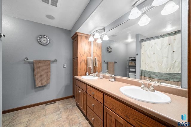 7808 W Leah St Street, Sioux Falls, SD 57106